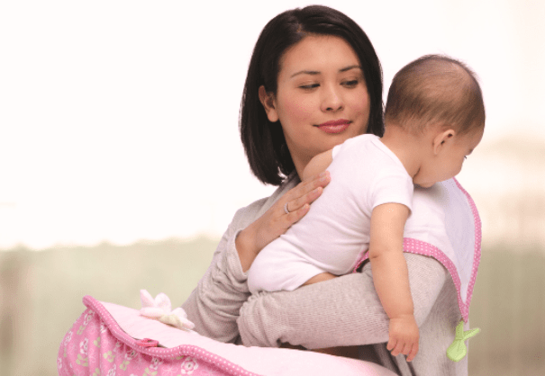 cách bế giúp bé ợ hơi cách bế giúp bé ợ hơi