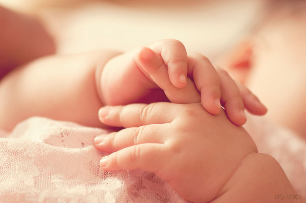 cắt móng tay cho bé cắt móng tay cho bé