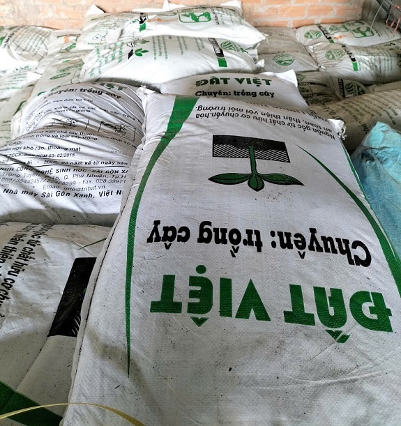 Đất Hữu Cơ Trồng Cây Bao 25kg Đất Hữu Cơ Trồng Cây Bao 25kg