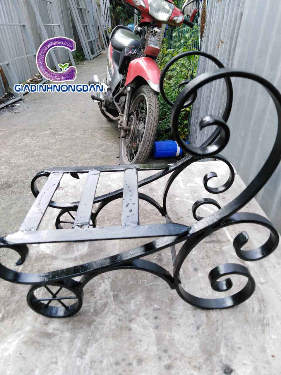 Kệ Sắt Đặt Chậu Hoa