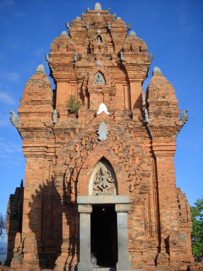 Tháp Chính Tháp Chính